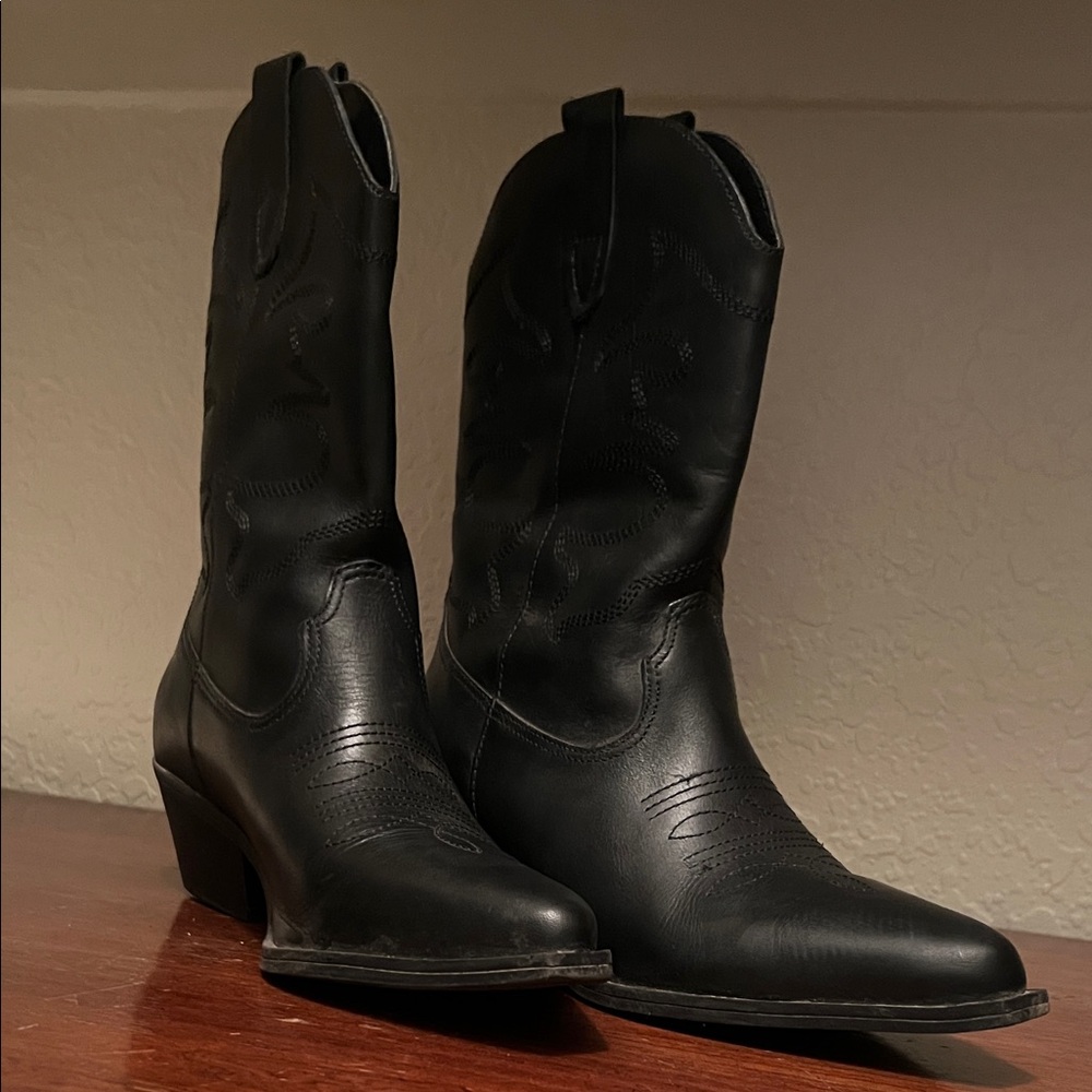 Classic Black Western Cowgirl Boots - Women